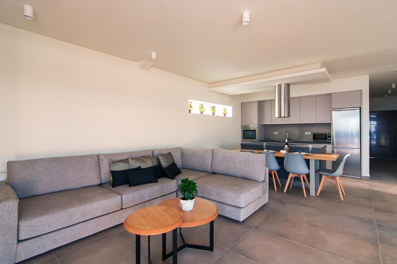 Amphitheatre Suites Палиохора Екстериор снимка
