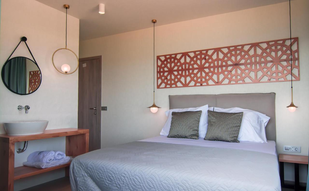 Amphitheatre Suites Палиохора Екстериор снимка