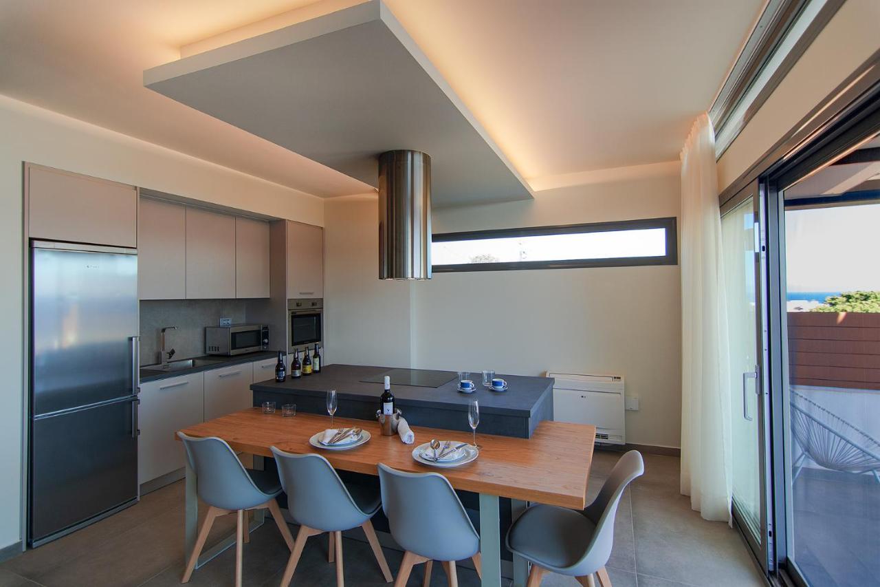 Amphitheatre Suites Палиохора Екстериор снимка