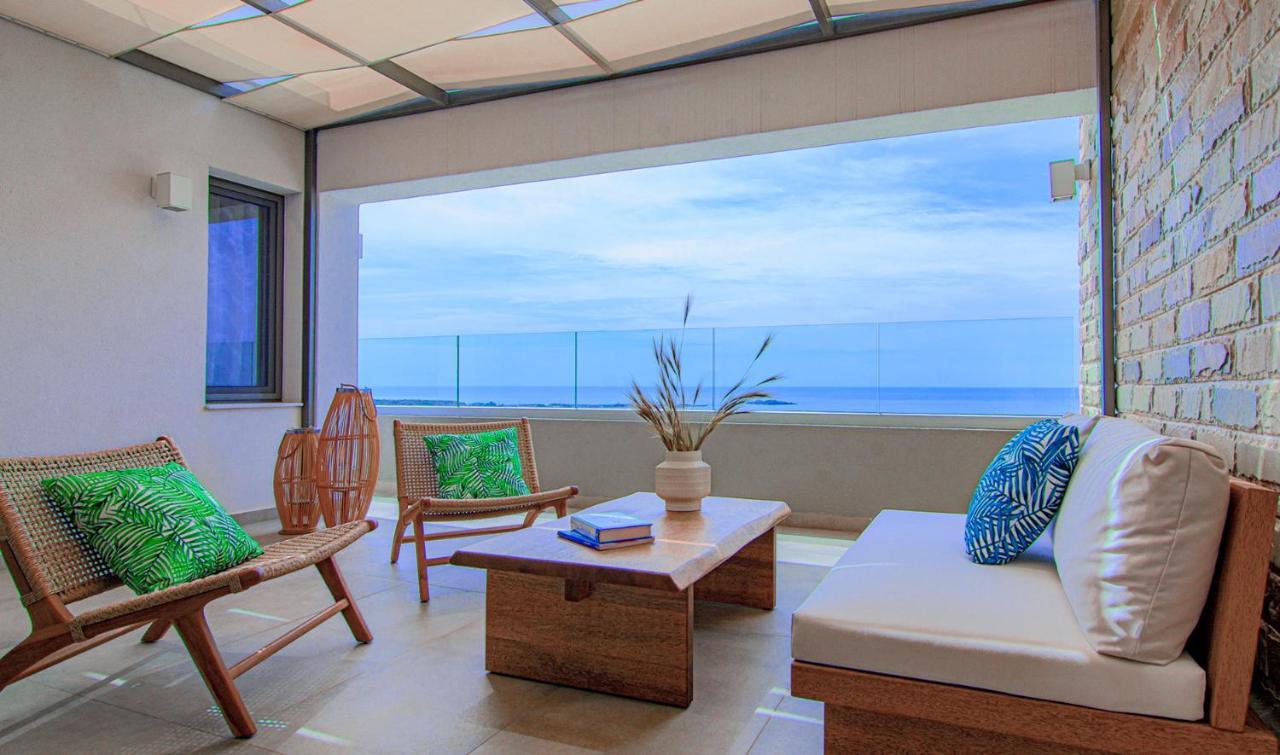 Amphitheatre Suites Палиохора Екстериор снимка